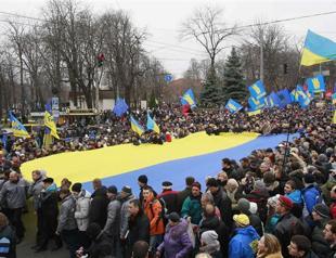 Tens of thousands rally over Ukranian leaders EU snub