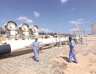 Libya loses $7 billion to oil strikes, must find new buyers