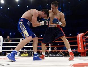 Sturm regains world title after dethroning Barker