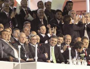 Davutoğlu’s Yerevan visit topic of debate in Armenia