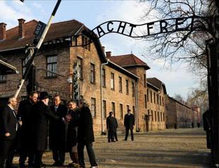 Two Turkish students detained in Poland for Nazi salute at Auschwitz