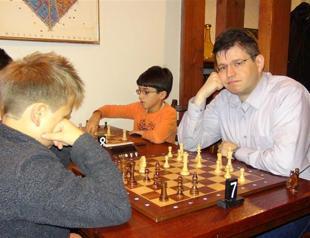 Chess players compete in Germany to help street children in Istanbul