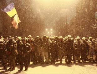 Ukraine police move protesters away from government HQ