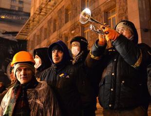 EU mediator flies to Ukraine as several injured in fresh clashes