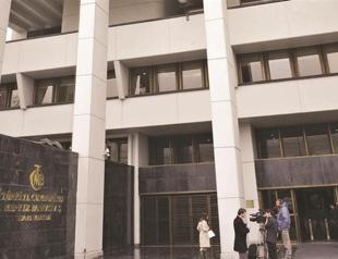 Financing firms to hold cash reserves like banks