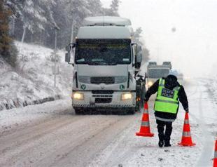 Istanbul Ankara highway stopped for a while due to snow