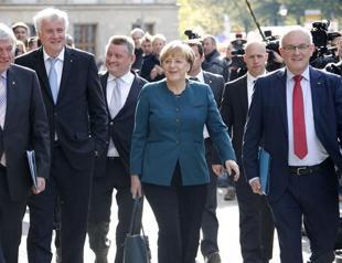 Germanys Merkel to start tricky coalition talks with SPD