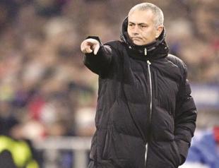 Mastermind Mourinho digs Chelsea out of a hole
