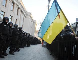 NATO calls for dialogue in Ukraine