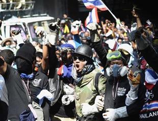 Thai anti-govt protesters rally at police HQ; navy chief rules out coup