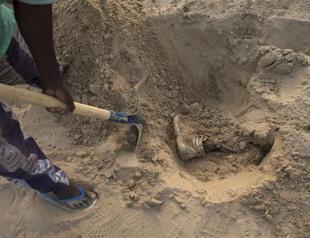 Twenty-one bodies found in Mali mass grave
