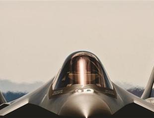 Lockheed aims to deliver all 36 F-35 jets in 2013, sees progress on program