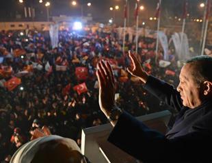 Those involved in graft will be held accountable, PM Erdoğan tells crowd gathered in show of support