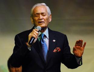 Veteran singer Adnan Şenses succumbs to cancer at age 78