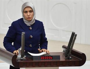 Headscarved lawmaker takes the floor for first time at Turkish Parliament