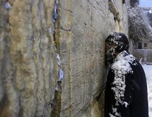 Rare heavy snowstorm blankets Jerusalem area