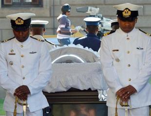 Last goodbye for Mandela before burial