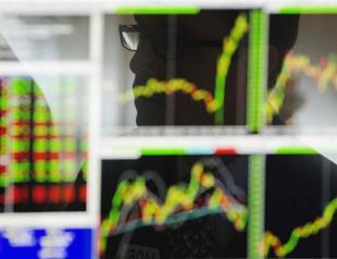 Turkeys lira sinks to record low on corruption row