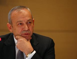 Turkeys bosses issue probe warning as government widens police purge