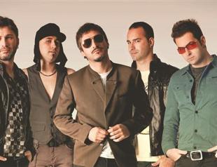 Redd on stage at Jolly Joker