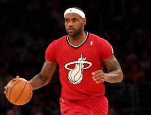 LeBron celebrates 29th birthday with win at Denver