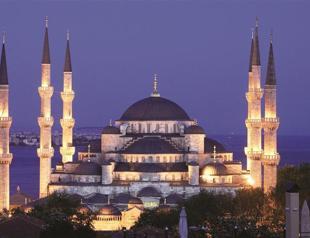 Bursa’s crescents, stars decorate mosques across the world