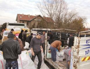 Turkish governor blocks police search on Syria-bound truck reportedly carrying weapons