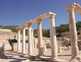 Church columns restored at Hierapolis ancient city
