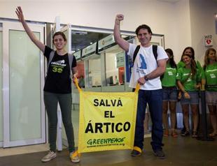 Final amnestied foreign Greenpeace activist leaves Russia