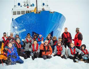Poor visibility halts rescue of ship frozen in Antarctic