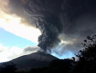 Thousands evacuated as El Salvador volcano spews ashes