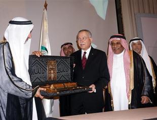 OIC head İhsanoğlu hands over presidency