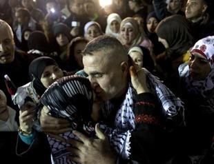 Israel releases 26 Palestinian prisoners as US top diplomat heads back to region