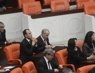 Five released Kurdish lawmakers take oath in Turkish Parliament