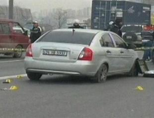 Gunfight between police and suspect on highway halts Istanbul traffic