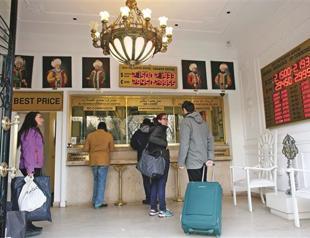 Turkish lira slips against US dollar but bond curve returns to positive