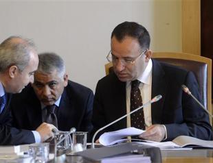 Graft probe prosecutor denouncing ‘threats’ is ‘making a show’: Justice minister