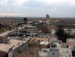 Schools closed in Turkish town as clashes rage near Syria border