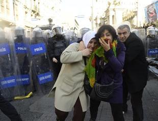 Police put down demo in Istanbul marking anniversary of three Kurdish women’s killings
