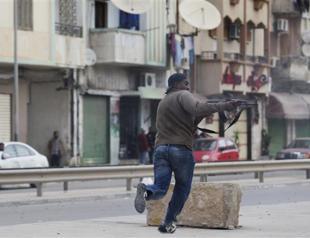 Libyan army clashes with Islamist militants, three killed