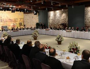 PM Erdoğan denounces plot against Turkey at luncheon with journalists and NGO representatives