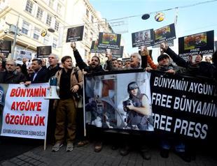 Colleagues gather to urge release of Turkish journalist kidnapped in Syria