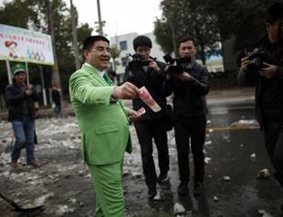 Eccentric Chinese tycoon wants to buy and reform New York Times