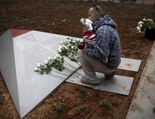 Israel unveils tribute to gay victims of Nazis