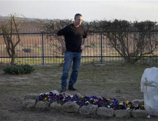 Israelis pay last respects to Ariel Sharon