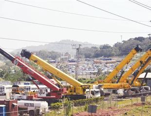 Offer proposed as Panama Canal dispute simmers on
