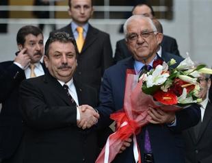Reassigned chief prosecutor hands over position in ceremony