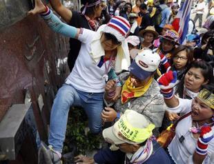 Thai protesters fight on despite state of emergency