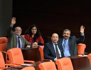 Turkish lawmakers on hunger strike for jailed deputies