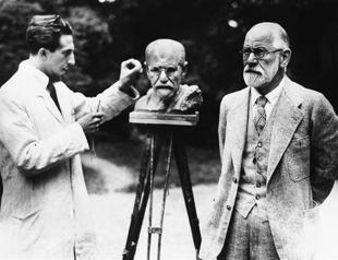 Thieves try to steal Sigmund Freuds ashes in London